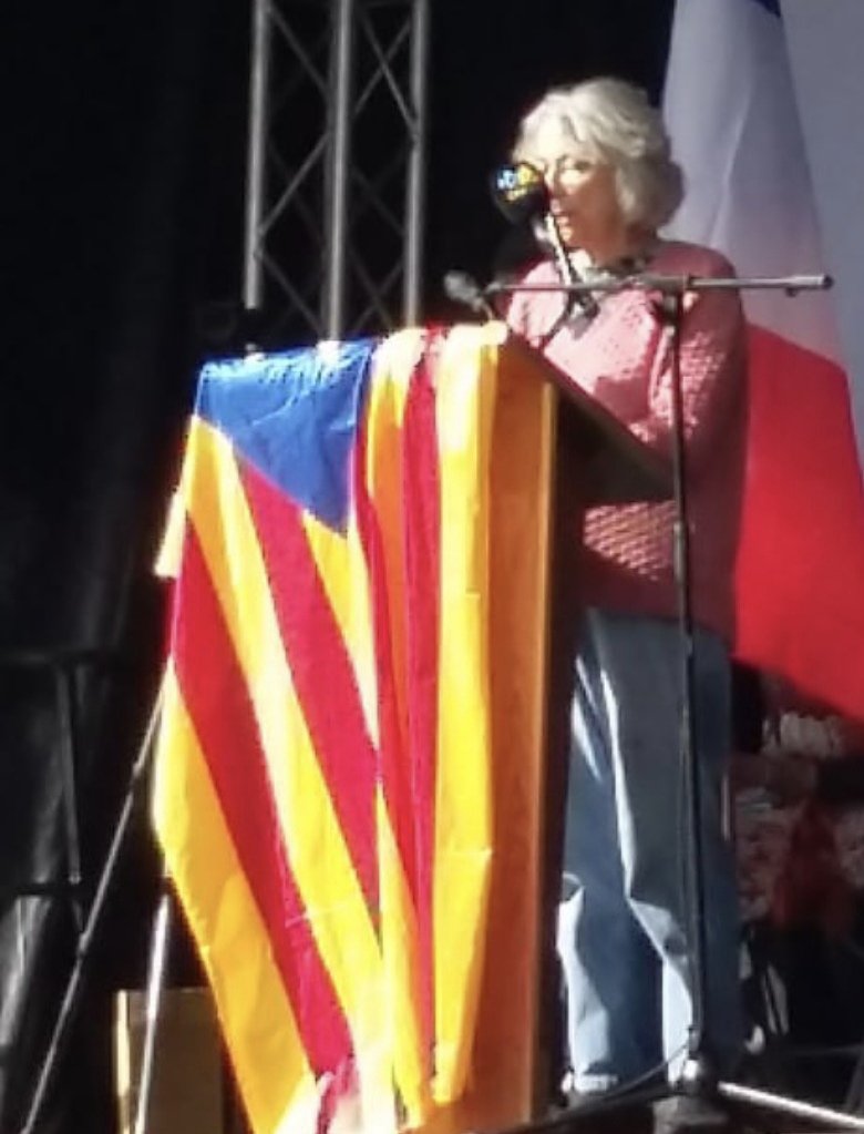 Quica Sol de la Comissió d'Intendència Internacional de l'ANC participa solidàriament a la jornada per a l'autodeterminació de la Kabilia i del poble Amazig a París <a href="/assemblea/">Assemblea Nacional Catalana</a> <a href="/lluis_llach/">Lluís Llach</a> <a href="/assemblea_int/">Assemblea International</a> <a href="/julidejdarmuoz/">julià de jòdar muñoz</a> <a href="/josepcosta/">Josep Costa</a>