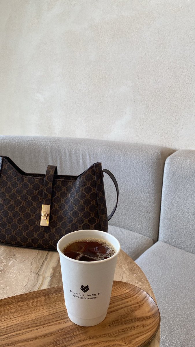 صباح الخير امّا بعد وجب التنويه على أنّ :"الشدايد ماتبي راسٍ .. تليّنه المخدّة"