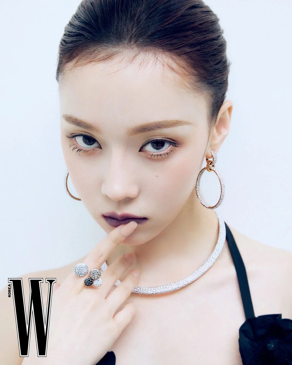 TheePopCore's tweet photo. aespa's WINTER dazzles with her breathtaking beauty, radiant charm, and effortless elegance for W Korea, stealing the spotlight with every glance! https://t.co/U8jkXeSV1U