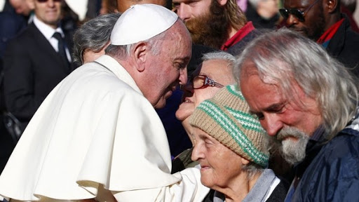 Francisco nos ha hablado siempre del Evangelio auténtico: el de Jesús, el que abre puertas, acoge a toda la humanidad, el evangelio que nos impulsa a trabajar por la Paz. ¡Gracias Francisco! Oramos por la Iglesia. Sigamos esta senda a la que nos ha invitado con su vida