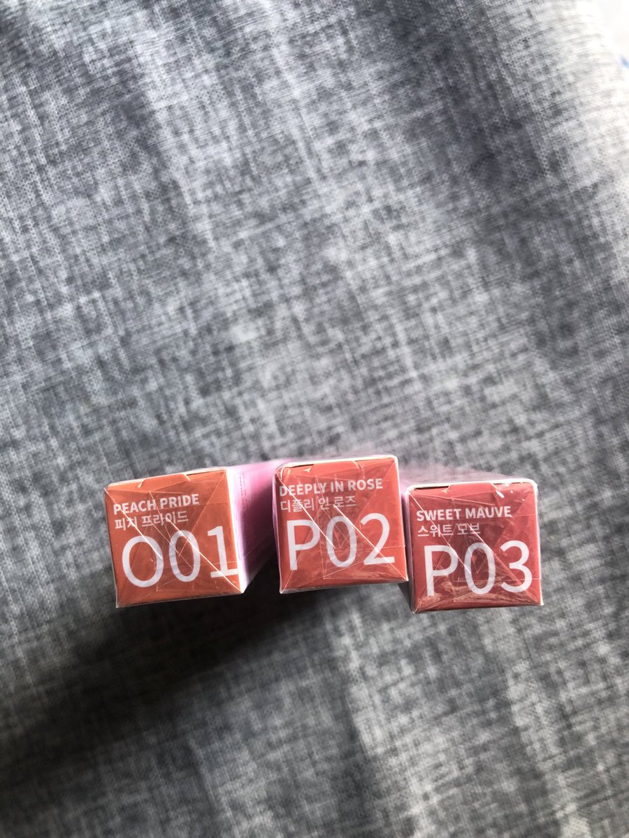 user167272727's tweet photo. dual lip cream barenbliss (gloss+lipcream): 40k https://t.co/BQANDbjdDX