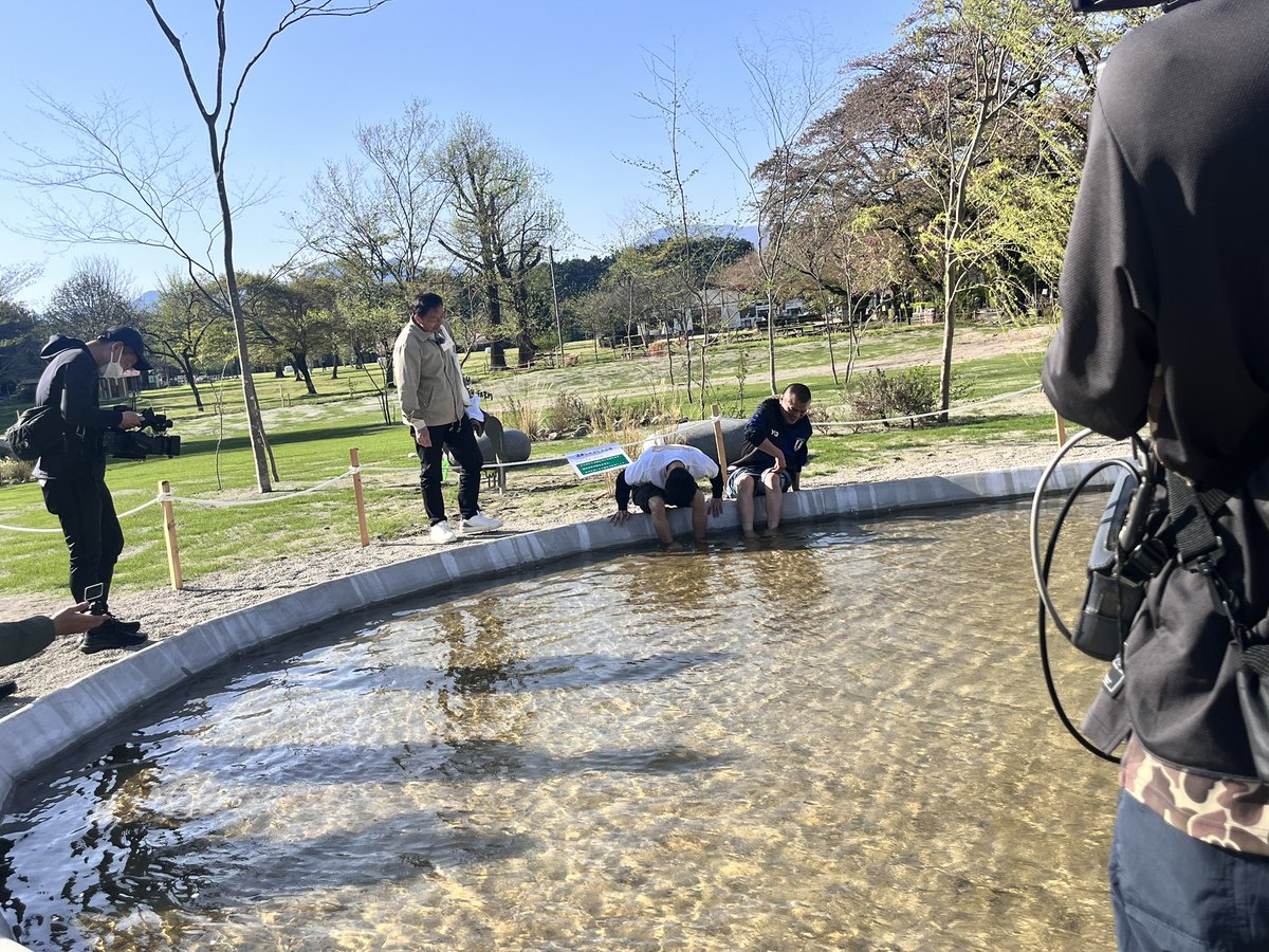 nkankoukyoku's tweet photo. ＼那須塩原市に関するテレビ放映情報📺／

本日、市内の西那須野エリアで
とちぎテレビ『カミナリのチャリ旅』の
撮影が行われました✨

5月8日(木)と5月15日(木)
夜7時半～
２週にわたり放送です！

ロケ風景を少しだけお届け✉️

 #那須塩原 #カミナリのチャリ旅
 #千本松牧場 https://t.co/9JOHzrv1sX