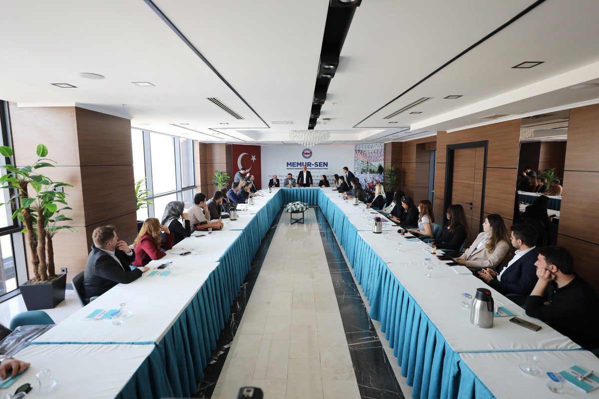 sagliksen's tweet photo. Sağlık-Sen Üyelerine Hukuk Kalkanı!

Sağlık ve sosyal hizmet profesyonellerinin karşı karşıya kaldığı şiddet, mobbing, idari haksızlıklar ve adli süreçlerde profesyonel bir desteğe olan ihtiyacı her geçen gün artıyor.

Bünyesinde görev yapan 63 avukat ile Türkiye’nin en geniş sendikal hukuk ağına sahip olan Sağlık-Sen, binlerce üyeye hukuki danışmanlık ve dava desteği hizmeti sunuyor.

Türkiye’nin dört bir yanında Sağlık-Sen üyelerine hukuki danışmanlık veren avukatlar, Sağlık-Sen Genel Merkezi’nde buluştu.
⤵️
https://t.co/zYpmfzIwxE