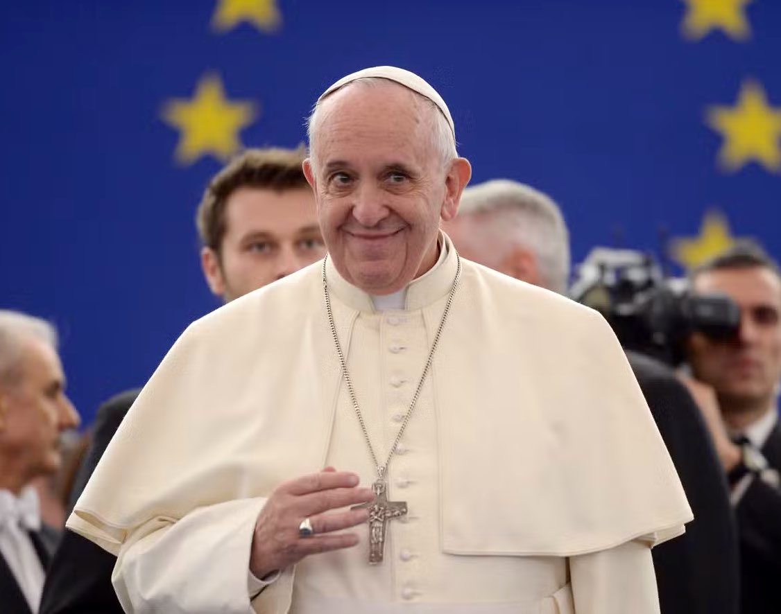 Le Pape François a rejoint le Christ et la vraie Lumière,celle des Justes.
Il restera dans nos cœurs et nos vies pour toujours.