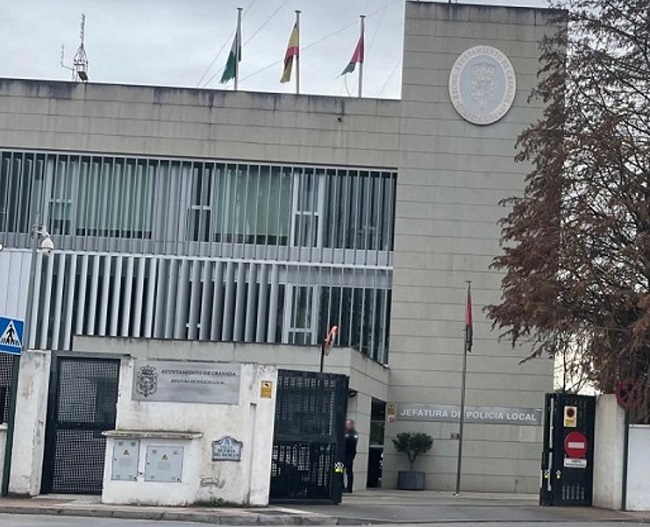 Sin pruebas ni tan siquiera indicios de que hubiera acoso laboral: el juez desestima la demanda de una policía local contra el exjefe de la Unidad Canina de Granada

La sentencia advierte de que ni "la realidad de los hechos alegados" ha podido acreditarse
elindependientedegranada.es/ciudadania/sin…