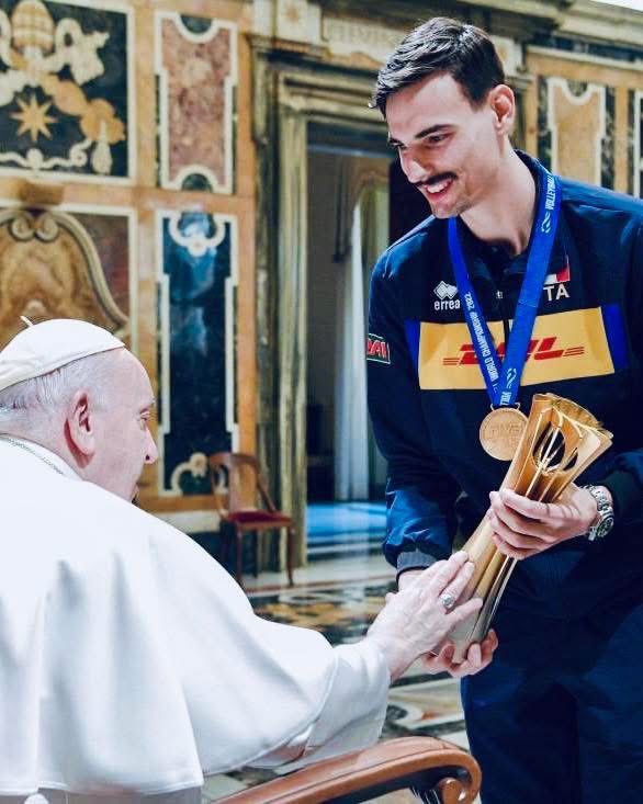REST IN PEACE POPE FRANCIS 🕊️.

Here’s an image of #volleyball player Simone Giannelli when he and the national team visited the Pope in the Vatican last January 2023 and brought with him the world championship 🏆 Italy 🇮🇹 won in 2022.

🏐 #pallavolo #PopeFrancis #volleyball