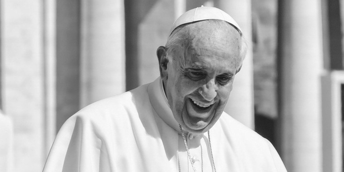 Tiempo  habrá de opinar sobre el pontificado de Francisco I, pero escrito a  vuelapluma parece haber estado más cerca de Juan XXIII o Pablo VI en su  intento de adecuar a la Iglesia Católica a los convulsos tiempos  actuales. #PapaFrancesco #PapaFrancisco #bergoglio #Vatican