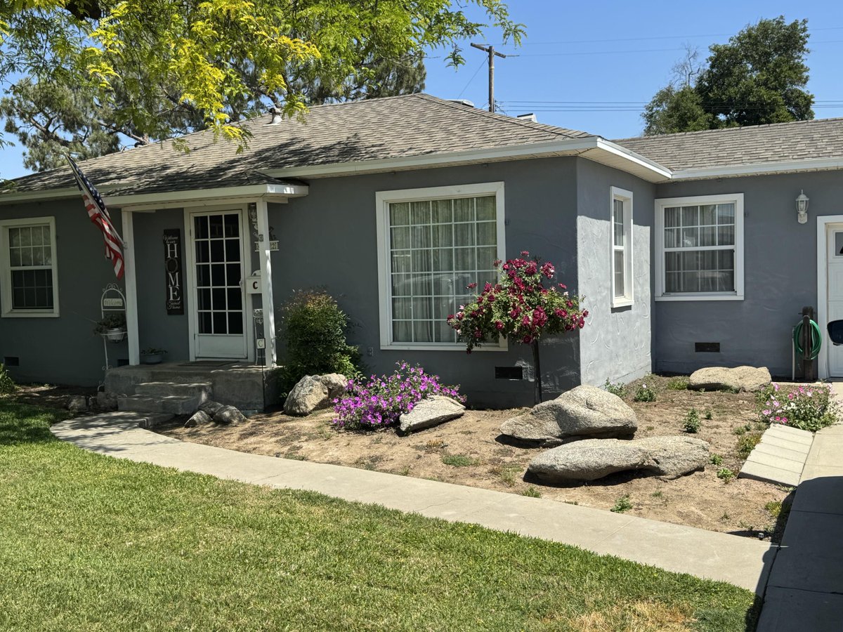 SusanKazarian's tweet photo. 642 N Manor Street, Tulare, CA, 93274
3 bed | 1 bath 1598 Sq. Ft.
Active | $334,000
https://t.co/S2Vc5D6Gco
Tucked away in one of Tulare's most sought-after historic neighborhoods, this delightful 3-bedroom home is just steps from Garden School, a variety of restaurants,... https://t.co/rHY7YsvLR2