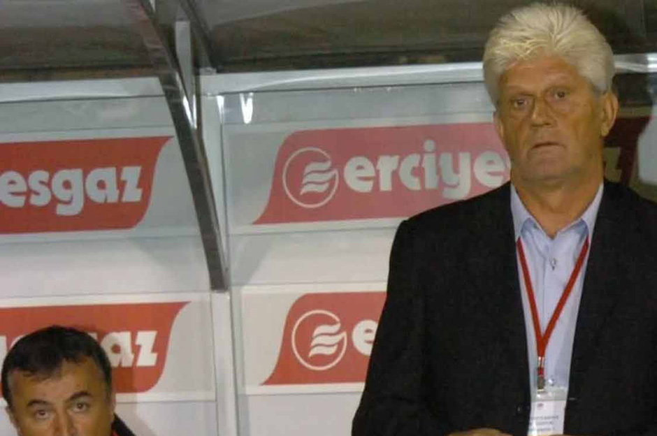 Engin Fırat, hayatını kaybeden Werner Lorant’ı anlattı

🗣"6-0'ı sıradan bir maç gibi gördü ve erkenden yatmaya gitti, hiçbir şey olmamış gibi"

🔗ntvspor.net/foto-galeri/we…

Foto: DHA