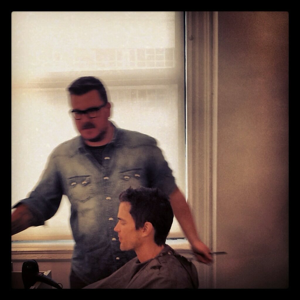 Moffel83's tweet image. 'Behind the scenes of @hbo The Normal Heart. Giving @mattbomer the haircut for the scenes where his characters health is rapidly declining.'

Source: Chris Clark (Facebook) 

#MattBomer #TheNormalHeart