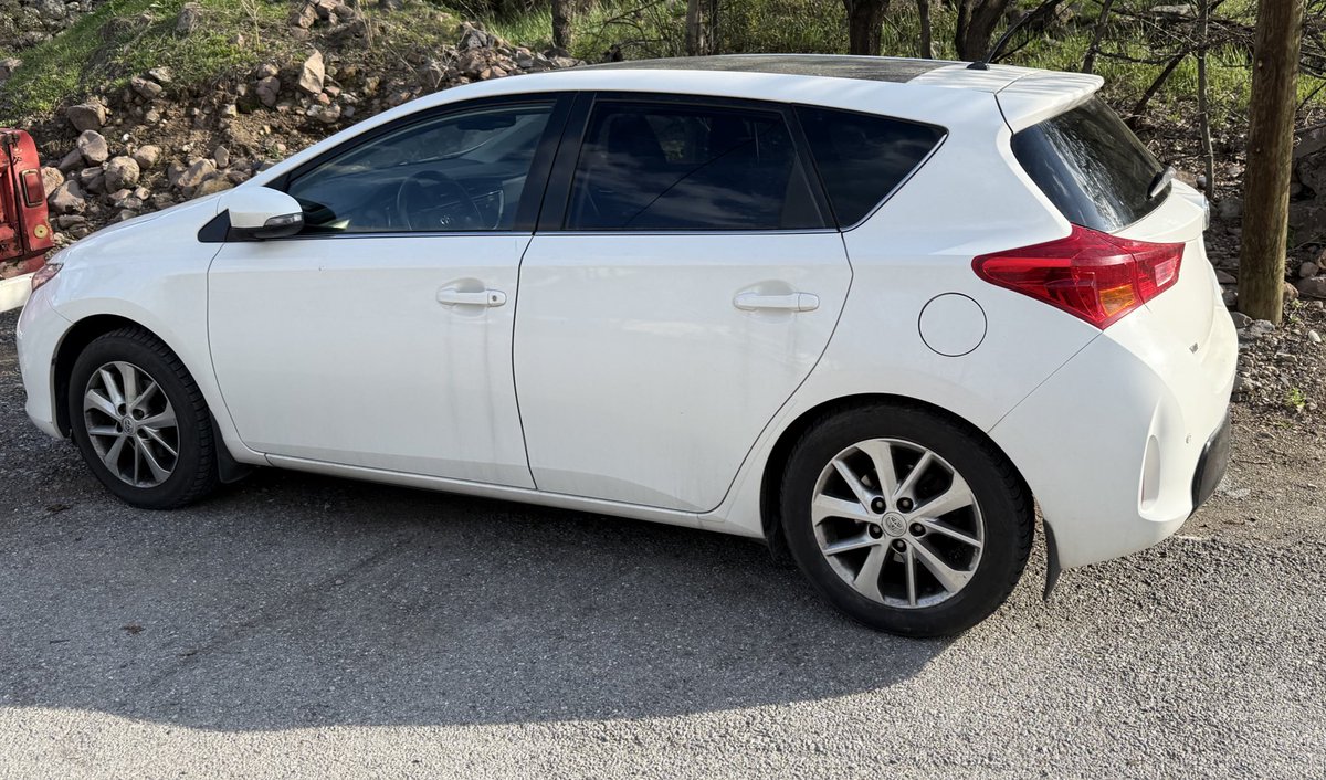 captainnnnava's tweet photo. 30 bin km de 2014 model 1.6 full+full bir auris var. Arabayı yakından bildiğim için çok temiz ve hiçbir sıkıntısı yok.Fiyatına 1milyon 30 bin lira civarlarına söylüyor.Fiyatı temizliğine ve full özellikli olmasına göre normal geliyor. Bu fiyatlara sizce alınır mı? https://t.co/mqh8MmqJLx