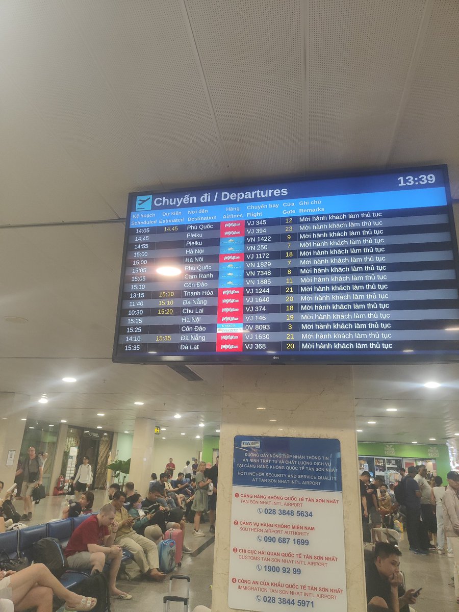 Shivaay700's tweet photo. Very bad service never go in vietjet of the flight was delayed more than 5hr no response from the team and they are changing the timing and not telling the perfect time of flight  and telling that we don't know anything  @VietnamNewsVNS @VietjetairCom @VietjetIndia @ThaiVietjet https://t.co/W2u5YC6IbA