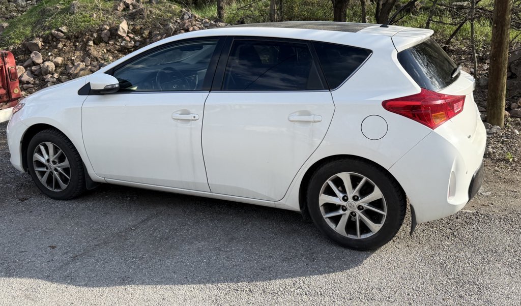 captainnnnava's tweet photo. 30 bin km de 2014 model 1.6 full+full bir auris var. Arabayı yakından bildiğim için çok temiz ve hiçbir sıkıntısı yok.Fiyatına 1milyon 30 bin lira civarlarına söylüyor.Fiyatı temizliğine ve full özellikli olmasına göre normal geliyor. Bu fiyatlara sizce alınır mı? https://t.co/0JNUWIR7JA