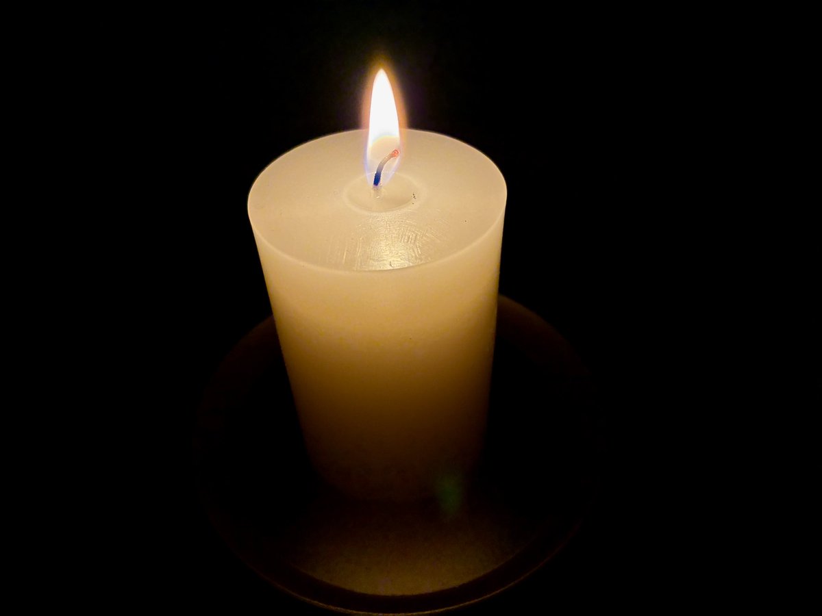 今日も1日お疲れさまでした。

人一倍疲れを感じやすいHSPさん。
優しい灯り🕯️に癒されてみませんか？

キャンドルの炎のゆらぎは
森林浴などで得られる
安らぎに似た効果が🌳

また燃焼時に発生する水分から
マイナスイオンも♡

ライトを消して
少しだけ今を忘れる
そんな時間も大切ですね😌
#HSP