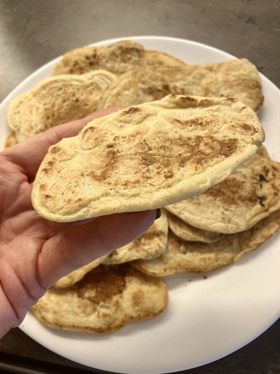 KrisBlackRose's tweet photo. My naturally gluten-free bread/flatbread/pita: egg, milk, and tapioca flour. I add some melted butter instead of olive oil of the original recipe. Options are endless, you can add cheese, onions etc. #glutenfree #flatbread #tapiocaflour https://t.co/iJGIgpJhzK