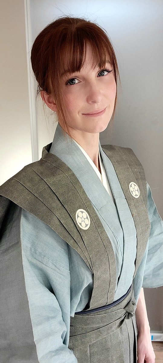 マイ裃着付け初挑戦
first try at kitsuke for my kamishimo 裃
I love it🫶In 2 parts: kataginu and hakama. Formal attire worn by samurai during the Edo period, as a symbol of the samurai's status/ social standing🥰 
#history #伝統文化 #cooljapan #江戸小紋 #Japan