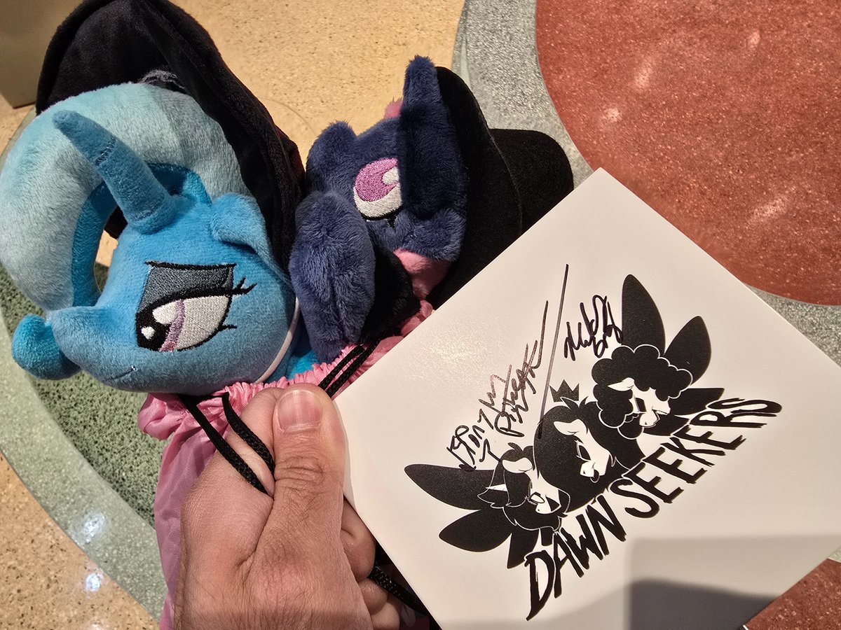 ChrysalisIsCute's tweet photo. Legendary day. Acquired a small child (claims her name is "Flawless"), witnessed a brilliant performance by the Dawnseekers, and forever inked my flesh with book horse.
#neighhem #flawlesssparklemoon #mlp #princewhateverer #dawnseekers https://t.co/sGGsLxglf3