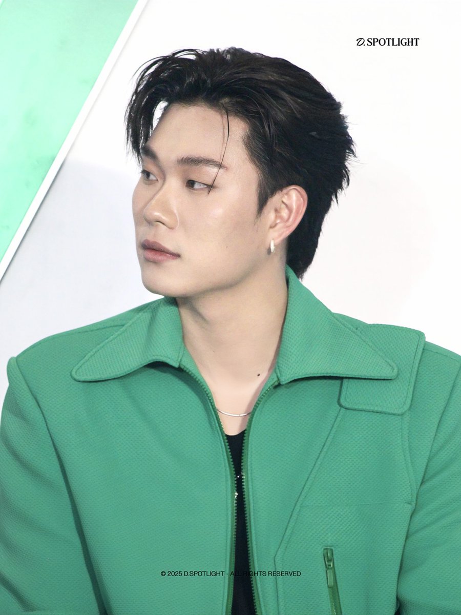 d__spotlight's tweet photo. [HQ|250419] VICHY EVENT

Tổng tài Dương Trần 😎

#DuongDomic https://t.co/pG9YAhudrd
