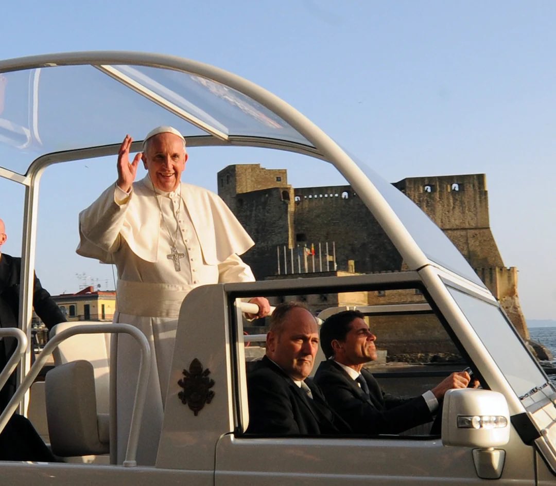 MaxGallux's tweet photo. RIP #PapaFrancesco https://t.co/2sQUayq33F