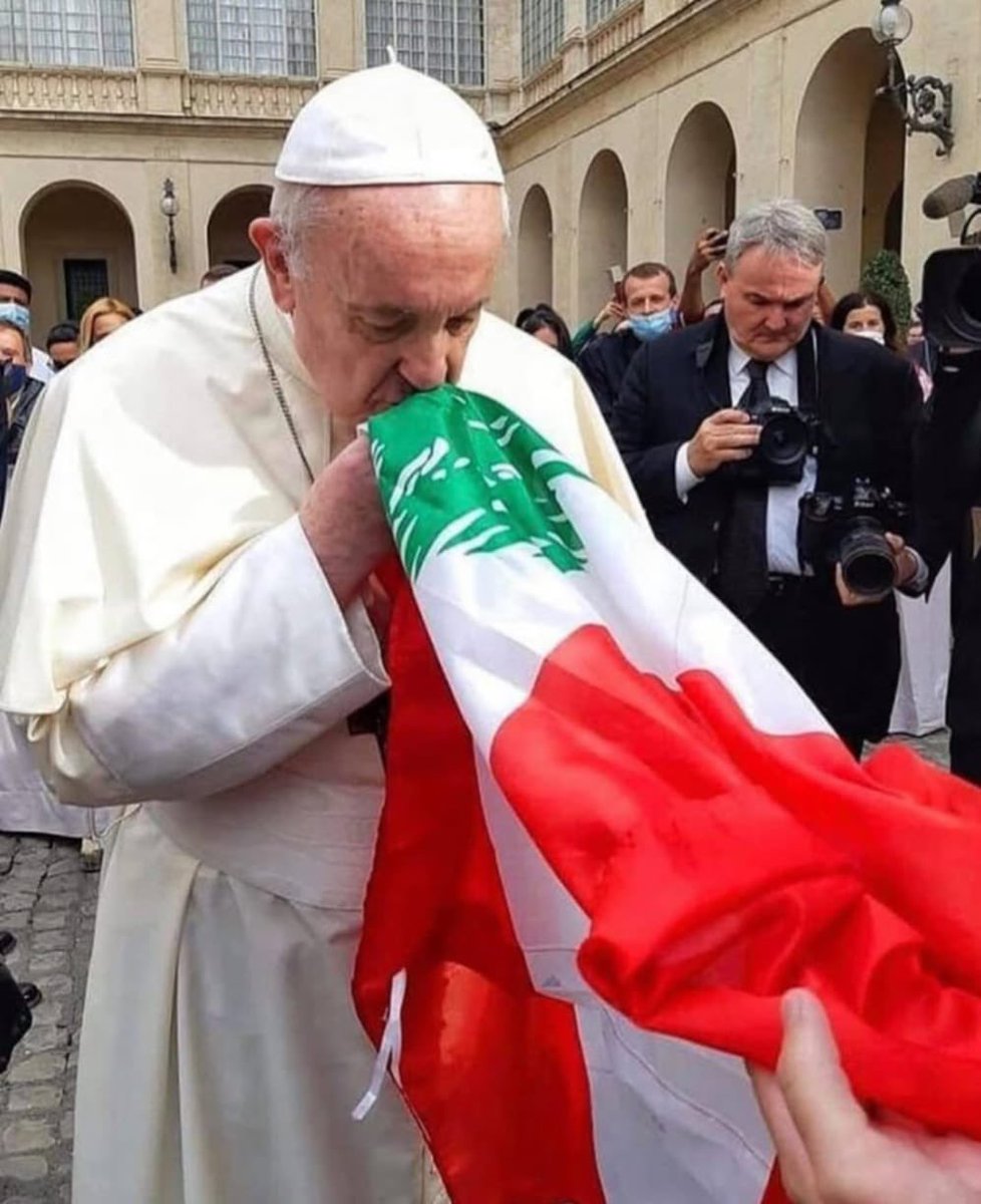 رحل من آمن بالإنسان والانسانية.. والسلام ! 
#البابا_فرنسيس