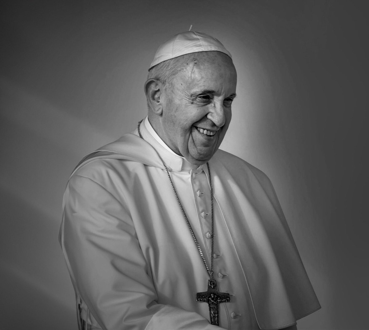 LuisOlavarrieta's tweet photo. #ÚLTIMAHORA | Fallece el papa Francisco a los 88 años.

El mundo despide al primer líder de la Iglesia católica nacido en América Latina. https://t.co/PxjVArAUfL