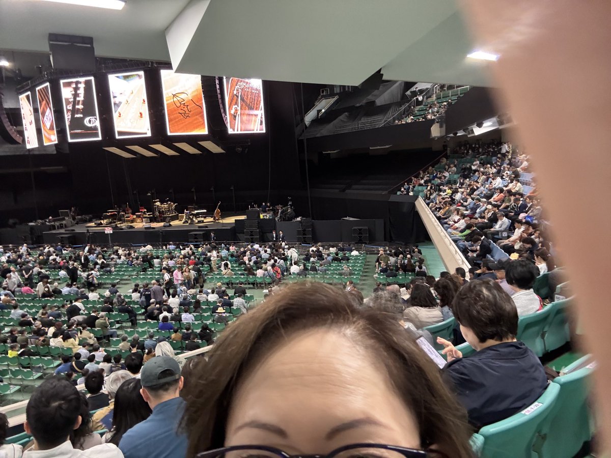 eleg_1's tweet photo. 武道館、クラプトン https://t.co/ZStUE4XZXF