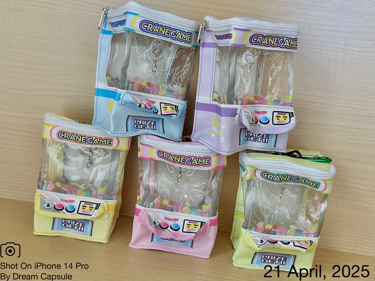 dreamcapsuleCEO's tweet photo. 🌟新入荷ガチャ商品プレゼントCP🌟

推しぬいやフィギュアを掴んで飾れるポーチが登場🛸
「クレーンゲーム ポーチマスコット」

フォロー&amp;RP(RT)していただいた方の中から抽選で2名様に全5種セットをプレゼント🎁
ドリカプへの入荷日とキャンペーン詳細は↓

#ドリームカプセル #ガチャ専門店 https://t.co/v9TOaCoTWo