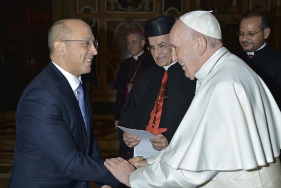 رحل "بابا الشعب" الذي كان مثالاً مشرقاً للإنسانية والبساطة والقرب من المحتاجين والضعفاء، تاركاً وراءه محبة كبيرة في كل أنحاء العالم...
#البابا_فرنسيس 
<a href="/Pontifex/">Pope Leo XIV</a>