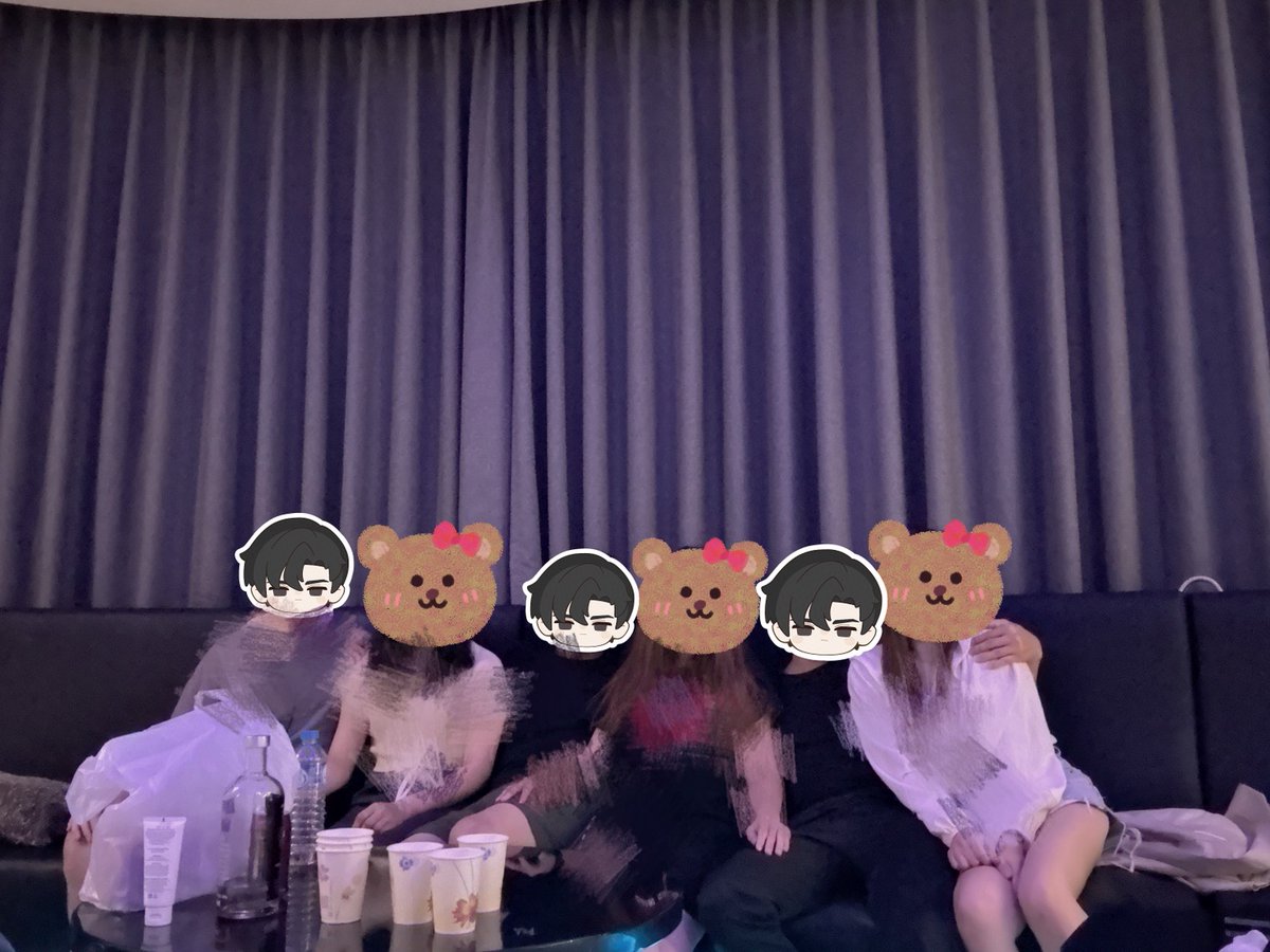 sazbcd75's tweet photo. 19：01 E:晚上有想法嗎？
19：02 J:等你們約
19：02 E:唱歌局之類的會想嗎？
19：03 J:想~
莫名又臨時的唱歌局🥰
說好唱歌局，越後面越變調，女人瘋起來真就沒男人的事🤣
熟悉的推友 @feelings9453 最對味，新手情侶@Cuteboy52120初見我們就改決定一起唱歌😜
#台中 #夫妻 #情侶 #清新不清新 #一王三后 https://t.co/hmKED5eVes