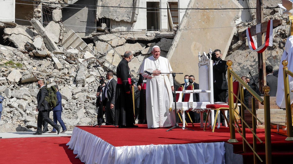 In remembrance of Pope Francis and his pontificate, I’ve gathered some of my most cherished moments from his time as the Successor of Peter - a 🧵✝️

1. Pope Francis specifically going to the place where ISIS said they would un-alive him