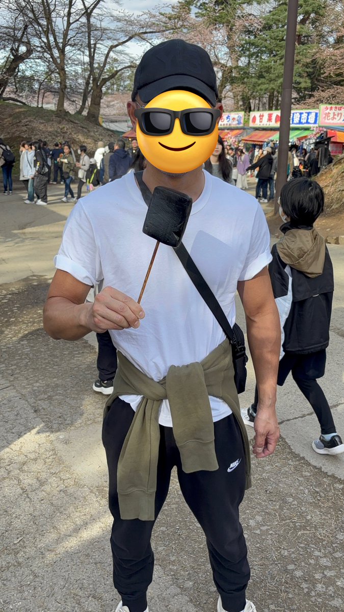 nextasn_'s tweet photo. 八戸で朝市とホタテ堪能
弘前で見頃には早い桜見た
黒豹より黒いこん��ゃく
友人へのお土産も託した

@kblackp69 https://t.co/gNavP7J9aQ