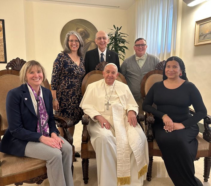 Dr Kamran Qureshi (@drqureshikamran) on Twitter photo Rest in peace, Pope Francis.
Just yesterday, I was writing for my book about his 80-minute audience in Rome with Nicole Santamaria and others, a moment witnessed by David Gibson, <a href="/FordhamNYC/">Fordham University</a>.
Santamaria:
newwaysministry.org/2024/10/14/int…
Sequeira:
gq-magazine.co.uk/article/concla…
#PopeFrancis Rest in peace, Pope Francis.
Just yesterday, I was writing for my book about his 80-minute audience in Rome with Nicole Santamaria and others, a moment witnessed by David Gibson, <a href="/FordhamNYC/">Fordham University</a>.
Santamaria:
newwaysministry.org/2024/10/14/int…
Sequeira:
gq-magazine.co.uk/article/concla…
#PopeFrancis