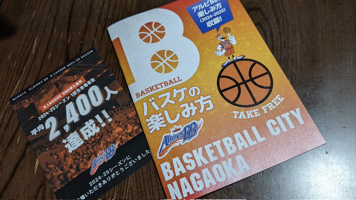 【長岡遠征雑感２】
・コート内でのアルードくんのカッコよさ😆
・やっぱりDJブース最高（選曲も好き✨）
・3000人超のハリセンクラップと声の凄さよ（鳥肌）
・「バスケの楽しみ方」の冊子が無料配布されてて、バスケ観戦初心者にも優しい

#新潟アルビレックスBB
新潟vs岐阜
2025.4.19-20
