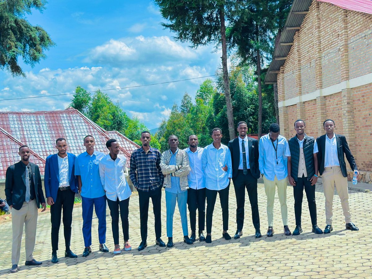 SegabiroGervais's tweet photo. Iyi team ndayibatuye kuri pasika byari Umunezero twishimira Ko umwami my wacu yaducunguye 

God bless u All https://t.co/y7EulTWca1