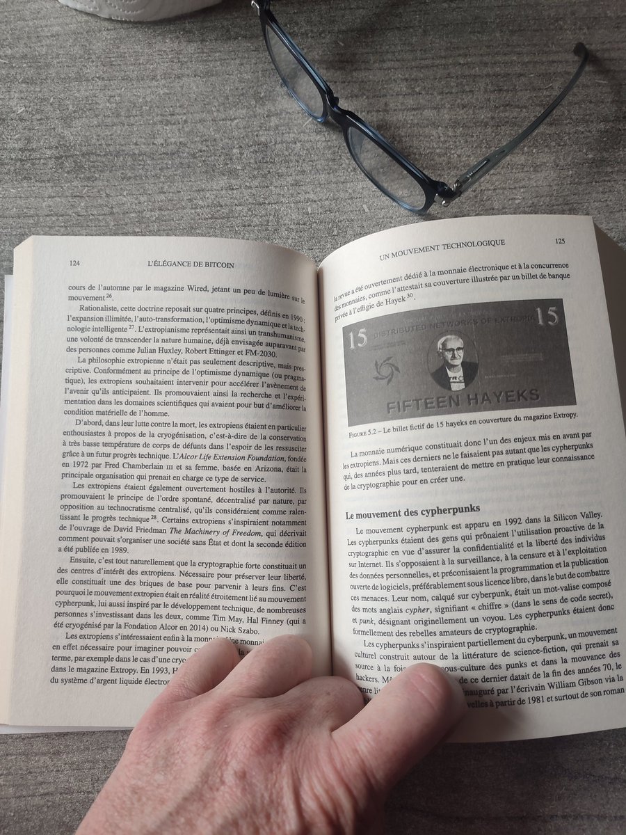 PhenixBZH's tweet image. J' ai enfin commencé "L’élégance de Bitcoin" de @lugaxker chez @KonsensusFR.
Première chose que j’ai apprise : j’ai besoin de lunettes. 😅
Le savoir, c’est bien. Le voir, c’est mieux 🤓