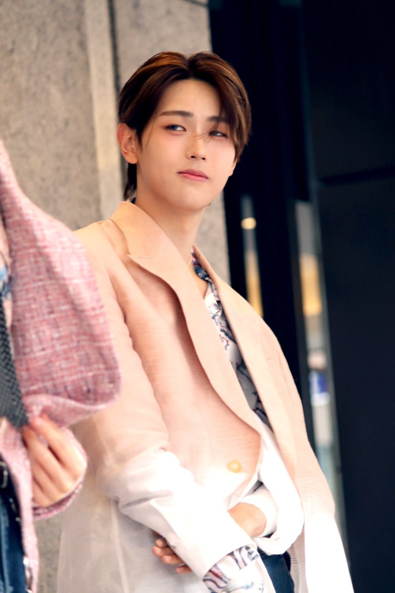 NONO_second1005's tweet photo. 20250420
ヨドバシカメラマルチメディア梅田
#KJRGL 1st mini album「Cloud_Six」
発売記念リリースイベント⑥

彫刻のように綺麗な顔で、つい見惚れてしまうほどでした😳
怪我がはやく治りますように！

#ISAAC https://t.co/oneAj8b29j