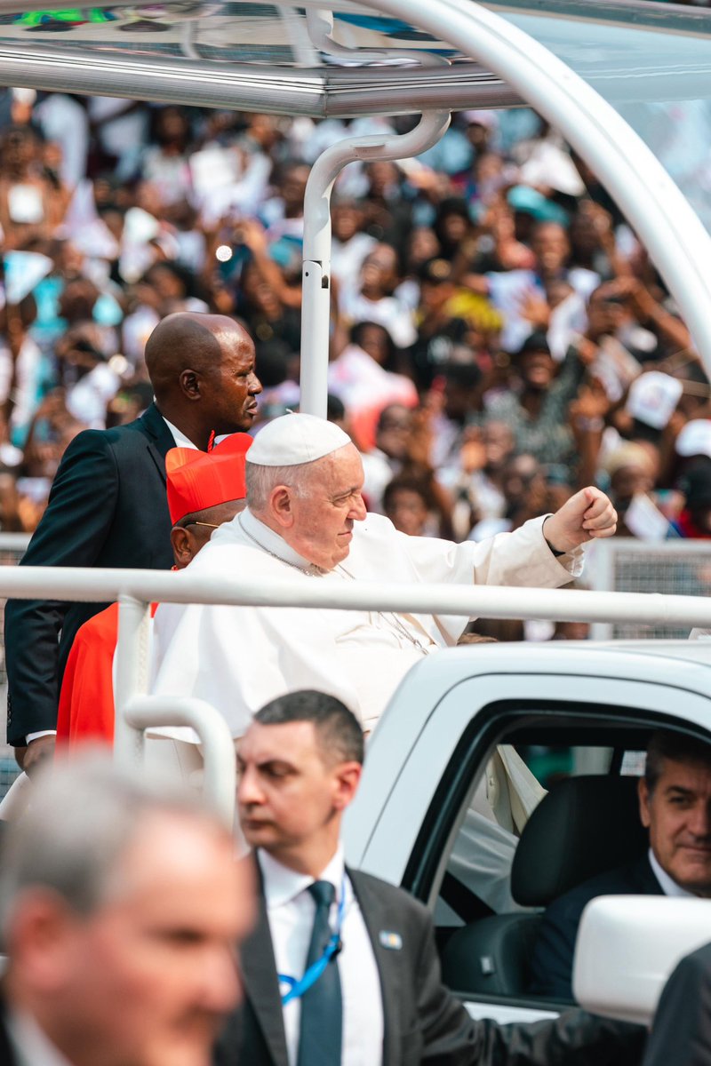 SuminwaJudith's tweet image. C’est avec une profonde tristesse que j’ai appris le décès de Sa Sainteté le Pape François. Le peuple congolais se souviendra à jamais de sa visite historique en RDC en 2023 et de son message de paix, d’espérance et de compassion pour notre Nation.
Paix à son âme.
