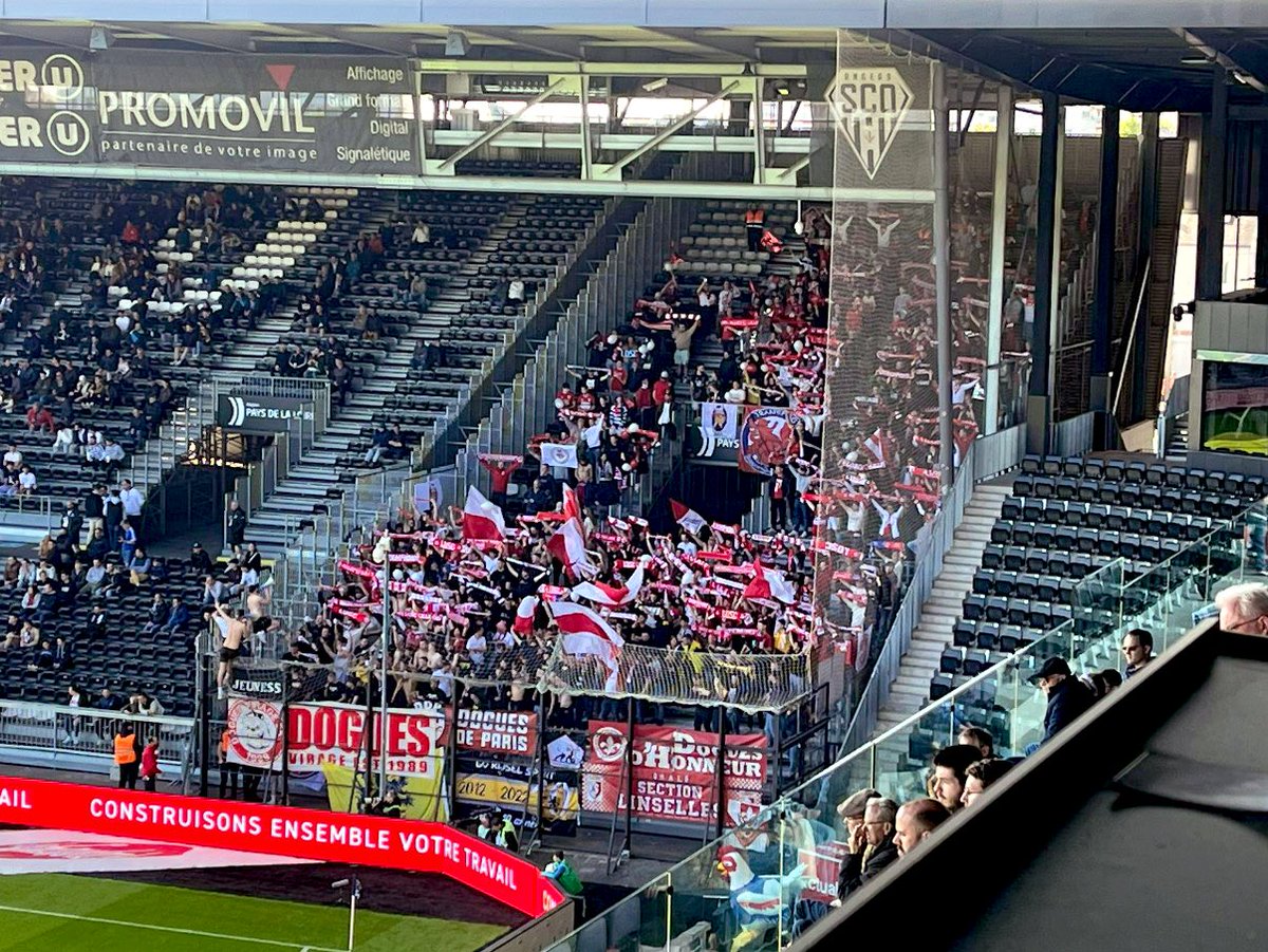 Au Stade Lillois ⚜️ (@austadelillois) on Twitter photo DÉPLACEMENT ANGERS, J-6
Plus que 4 matchs pour aller arracher cette Champions League, et nos joueurs ont besoin de nous. Motivation !!!
🚌 <a href="/_gorijselspirit/">Go Rijsel Spirit - 2012</a> : helloasso.com/associations/t…
🚌 <a href="/SLinselles/">JEAN LA SAL ! ⚪️🔴⚽️🥃🍺</a> : helloasso.com/associations/t…
🎟️ Indépendants en parcage : billetterie.losc.fr DÉPLACEMENT ANGERS, J-6
Plus que 4 matchs pour aller arracher cette Champions League, et nos joueurs ont besoin de nous. Motivation !!!
🚌 <a href="/_gorijselspirit/">Go Rijsel Spirit - 2012</a> : helloasso.com/associations/t…
🚌 <a href="/SLinselles/">JEAN LA SAL ! ⚪️🔴⚽️🥃🍺</a> : helloasso.com/associations/t…
🎟️ Indépendants en parcage : billetterie.losc.fr