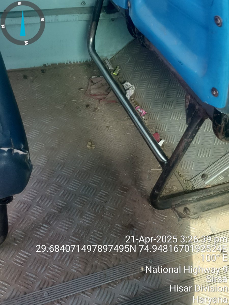 BajrangPunia7's tweet photo. @anilvijminister @HRroadways ye h sirsa depo ki bas m safyi bus k under bhi dhul udati h hr57gv3816 https://t.co/Wk7qcjFAMI