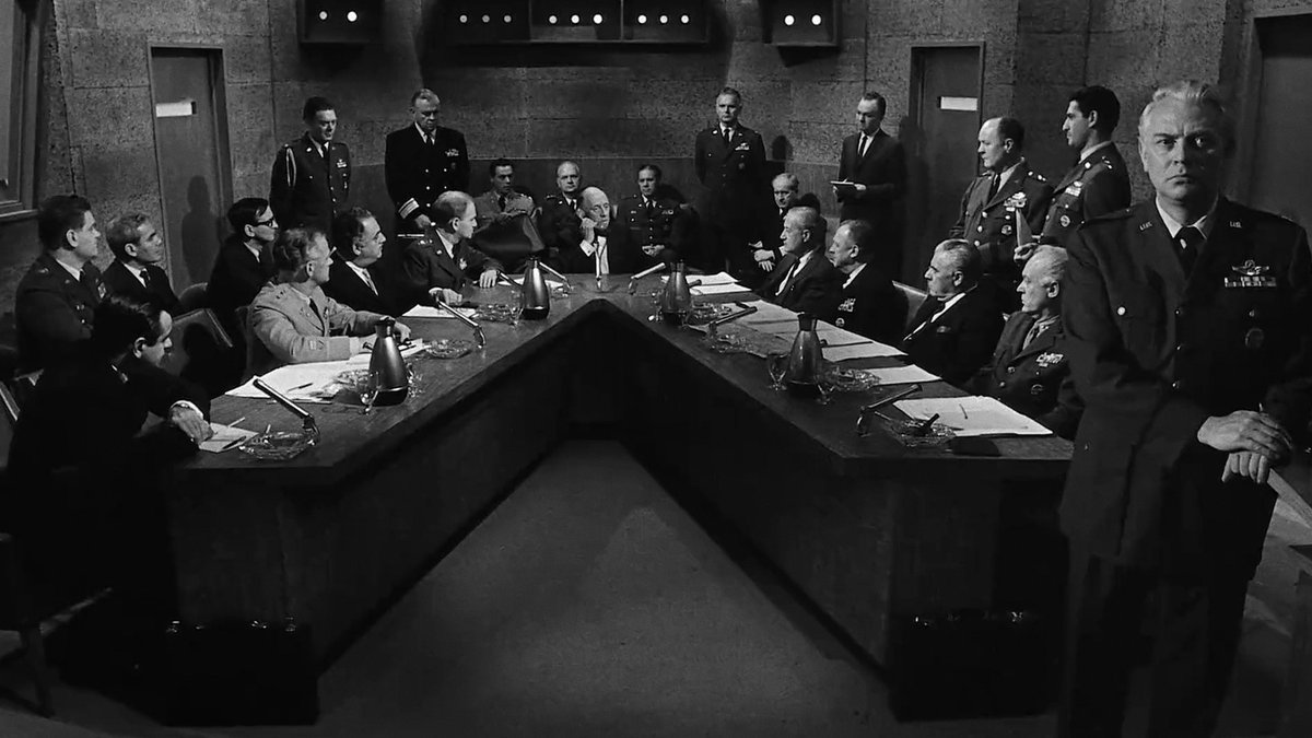 JackOCine's tweet photo. Sommet de suspens et leçon de mise en scène, #PointLimite fait naître une réflexion implacable sur le prix de l’humanité face à la guerre. Sidney Lumet imprime l’impossibilité de toute issue sans compromettre l’âme, et la terreur d’un instant qui décide de tout. https://t.co/6sZv6IjM5R
