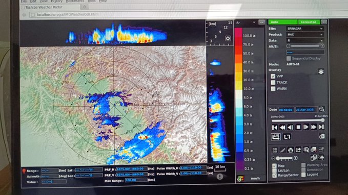 jkmediasocial's tweet photo. A spell of light to Moderate #rain/thundershower with #thunder/#Lightning/Gusty winds & Hailstorm (few places) over many parts of South #Kashmir, #Gulmarg & adjoining areas, Hilly areas of Badgam & parts of #Shopian, #Banihal, #Sangladan, #Ramsoo, #Ramban, #Doda & adjoining areas during next 3 hrs. ●Stay away from Streams,Nallas, loose structures & Landslide prone areas. ●Stay inside/safe shelters & avoid traveling.  Met Centre Srinagar
@metsrinagar