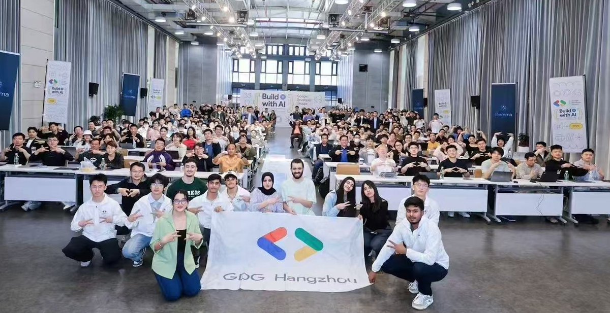 GDG_Hangzhou's tweet photo. An incredibly strong wind and an extremely high level of enthusiasm https://t.co/nCJhfXC2z5