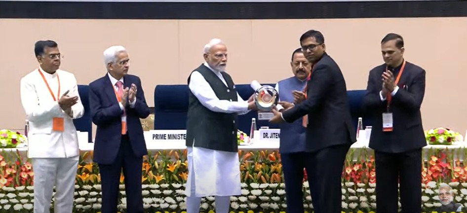 CollectorRjt's tweet image. On the occasion of #CivilServicesDay, Rajkot District received the #PMAwards for Excellence in Public Administration in the category of &quot;Holistic Development of District,&quot; awarded by the Honorable Prime Minister. #ViksitBharat