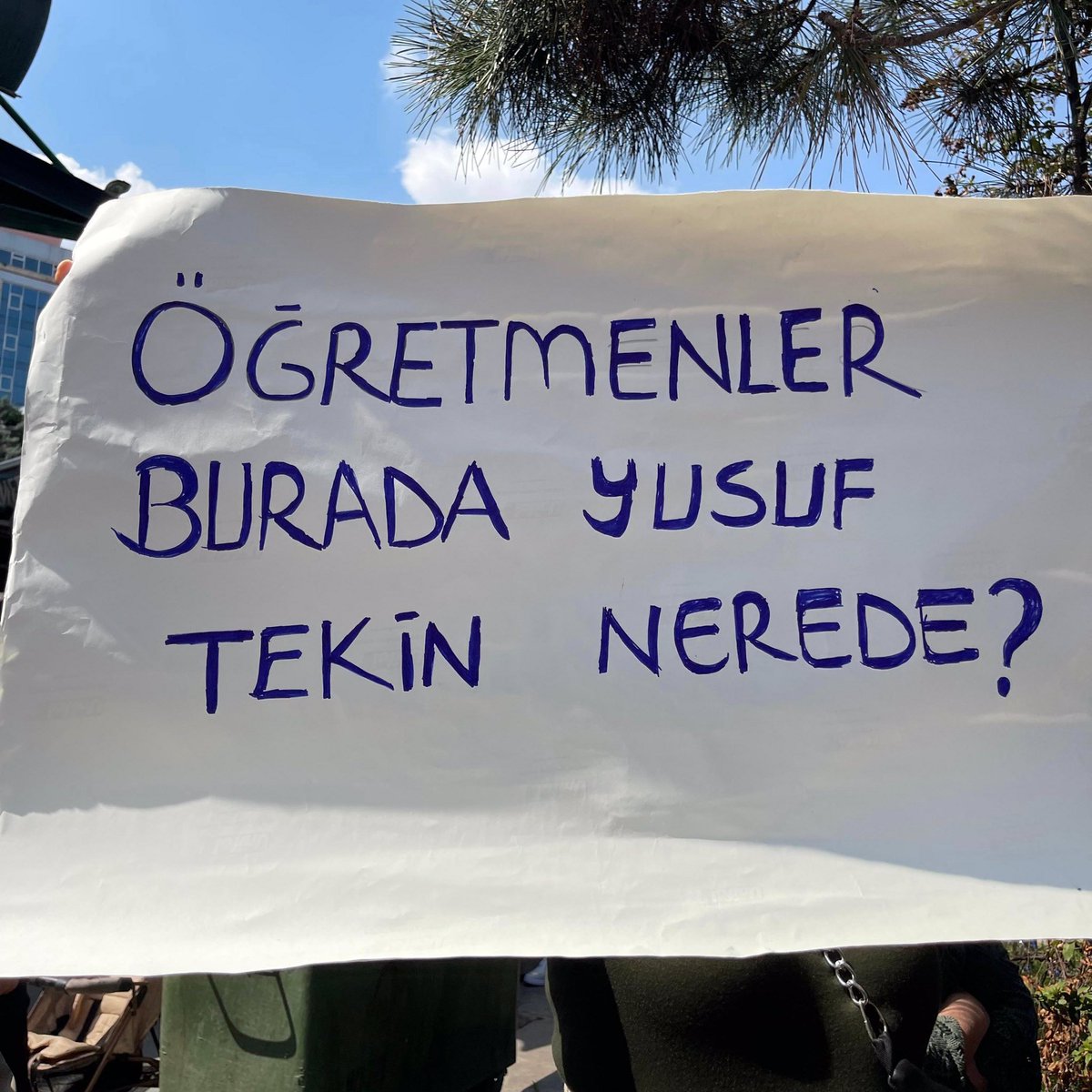📍Meydanda varlığıyla, uzakta da desteğiyle ses veren tüm öğretmenlerimi kutluyorum.

#Ankarada2024EkAtamaTalebi