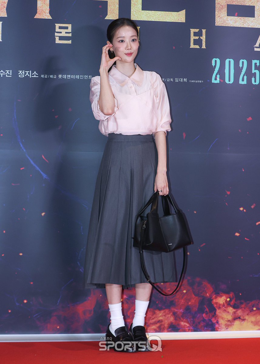 [#포토Q] 250421 이나은 영화 ‘거룩한 밤: 데몬 헌터스’ VIP시사회

📌sportsq.co.kr/news/articleVi…

#이나은 #LEENAEUN
#거룩한밤 #거룩한밤데몬헌터스 #HolyNightDemonHunters