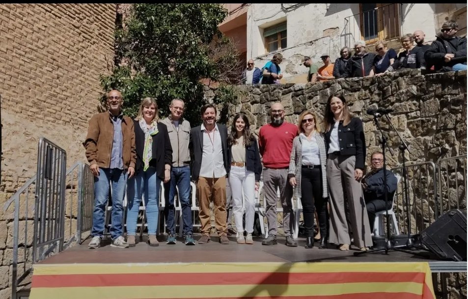AragonExiste_'s tweet photo. Entrega en #Estada los premios del XXIV Condau de Ribagorza

Nuestro alcalde Valero Aguayos: "está cllase de premios tan escasos y que tanto esfuerzo mos costa a los ayuntamientos chicoz fan que ixa lluenga que charraban nuestros abuelos, pares y mares siga viva y per escrito" https://t.co/oEo40Wc1g3
