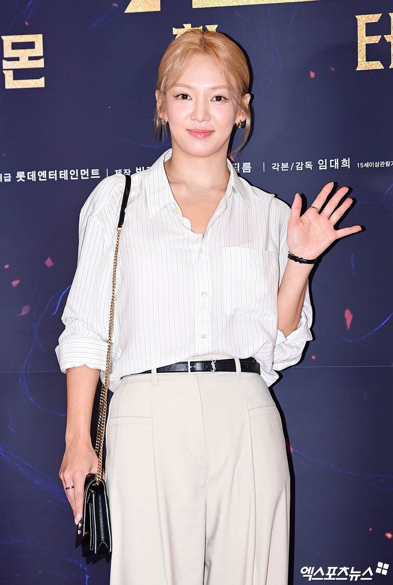 GG8_EDIT's tweet image. 소녀시대 효연 &apos;서현이 응원 왔어요&apos;