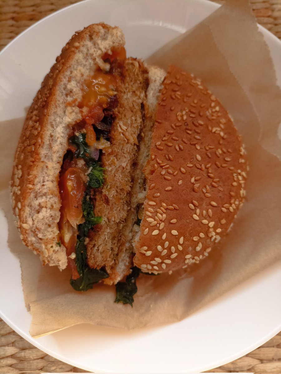 KVal3003's tweet photo. Hier c'était burger 😋 https://t.co/5j3UjdE4cn