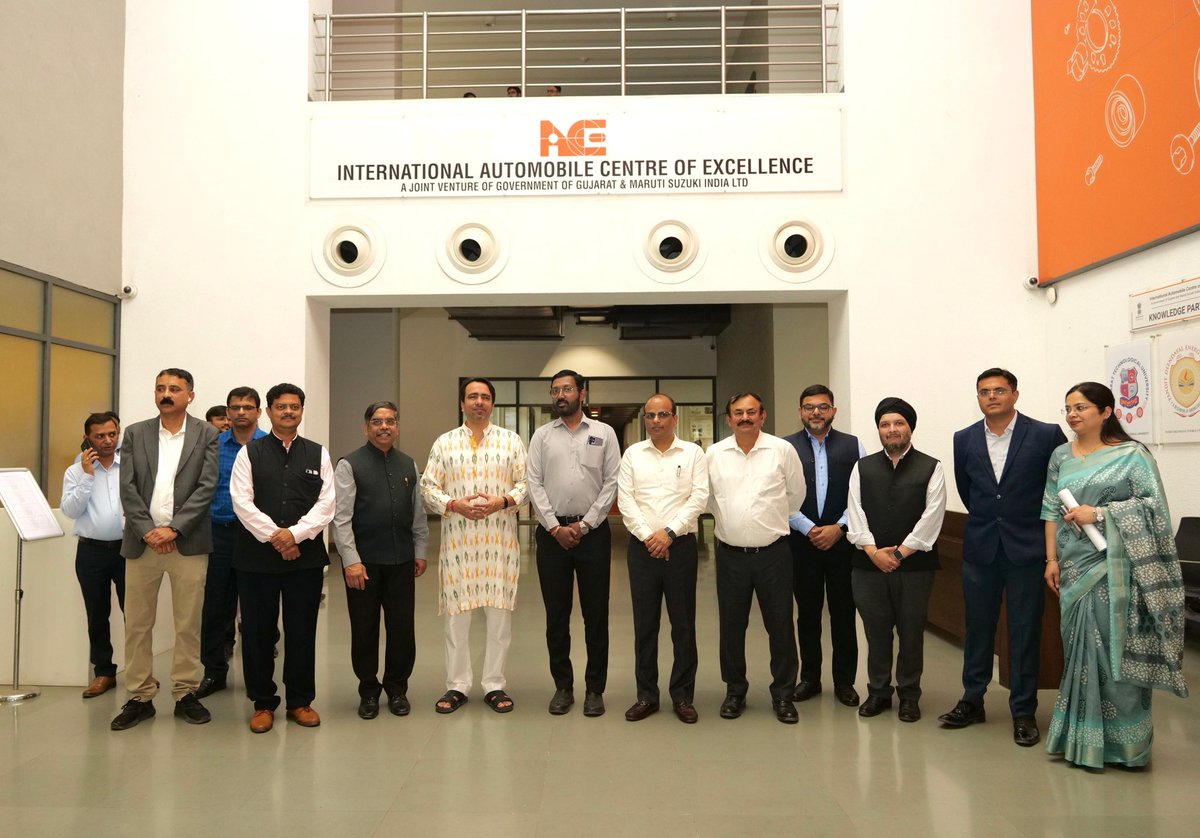 jayantrld's tweet photo. Today, we launch the @NSDCIndia & @PdeuOfficial Centre of Excellence, a bold step towards building a future-ready workforce.

From renewables to semiconductors, this Centre will train youth in cutting-edge technologies, supported by high-end labs like a 45 MW Solar PV line and ATMP semiconductor unit, aligning with India’s vision of global leadership in clean energy & electronics.
@MSDESkillIndia
#SkillIndia #COE #FutureSkills