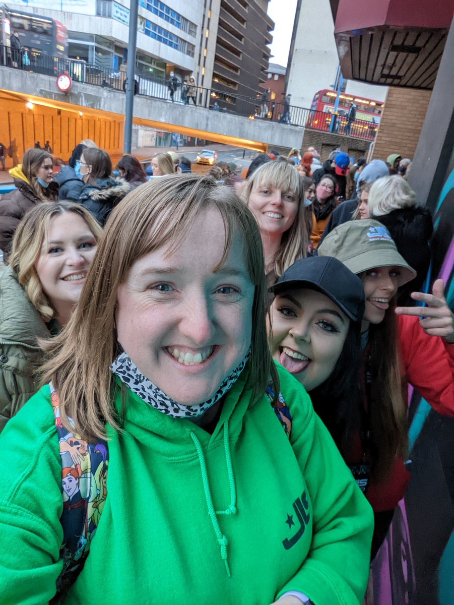 MayhemMerrygold's tweet photo. Tours, signings and queues aren’t going to be the same without you beautiful girl!!💚 https://t.co/pVFRBw8zvz